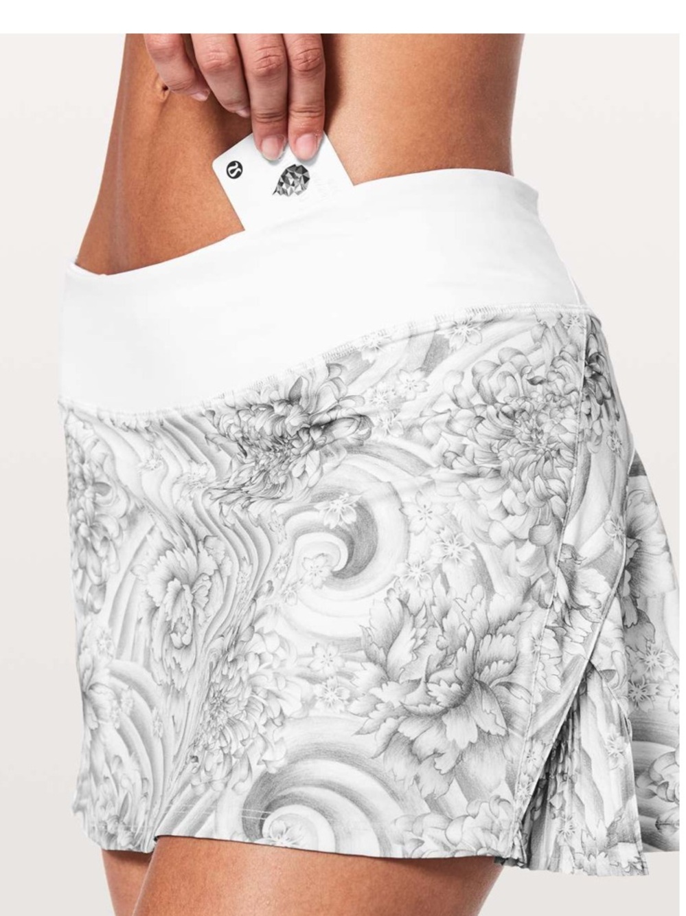 Lululemon Mini Twine White Multi white & White Play off the Pleat Short Size 6
